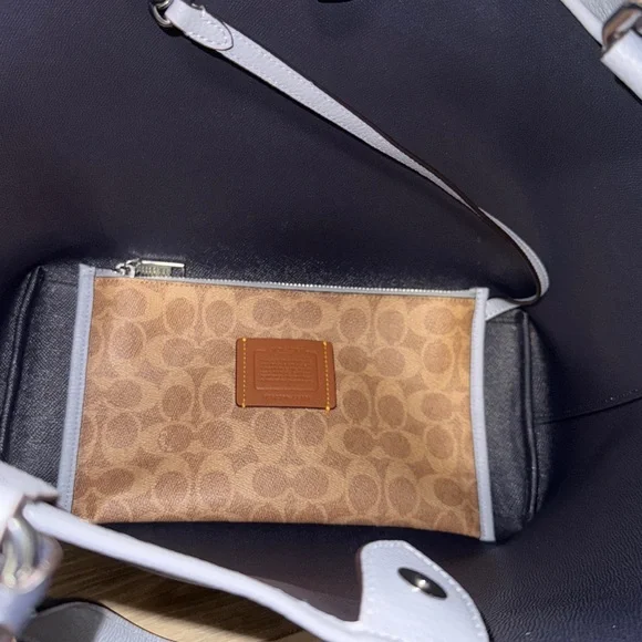 Coach Day Tote (retail) - Picture 5 of 7